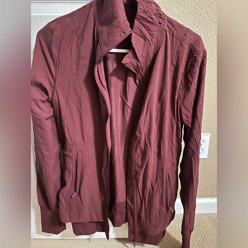 Lululemon sights seen jacket size 8